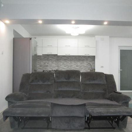 Apartament Sarra Targoviste Zewnętrze zdjęcie