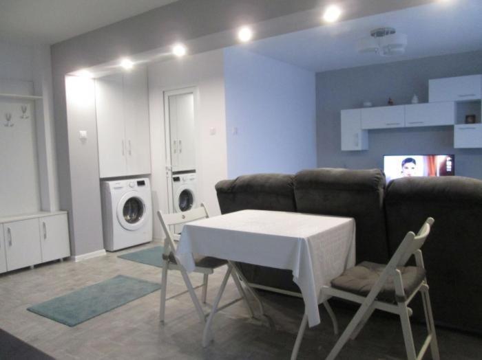 Apartament Sarra Targoviste Zewnętrze zdjęcie